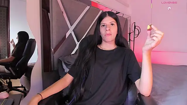 ZafiraNavarro online show from December 22, 2025, 12:00 am