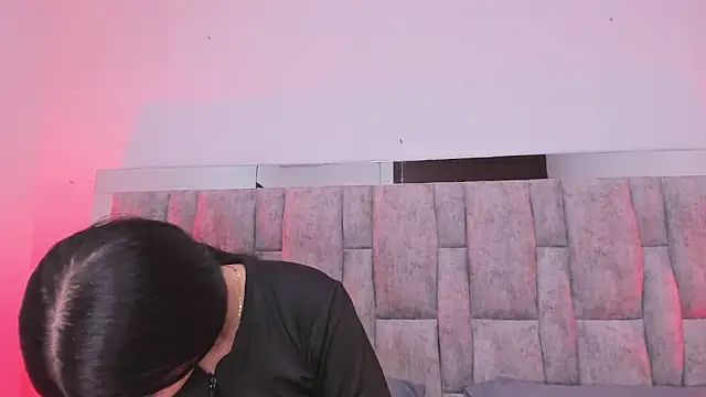 ZafiraNavarro online show from February 6, 2026, 9:44 pm