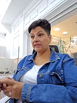 LILIANAJARAMILLO online show from December 5, 2025, 12:48 pm