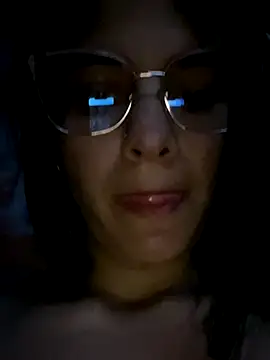 sofi11ruiz online show from December 17, 2025, 6:29 am