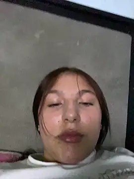 Snapshot of Emily_milk_1 chatting on June 18, 2026, 5:39 am Emily milk 1 online show from June 18, 2026, 5:39 am