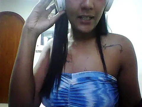 PollyAninnha online show from November 27, 2025, 9:26 pm