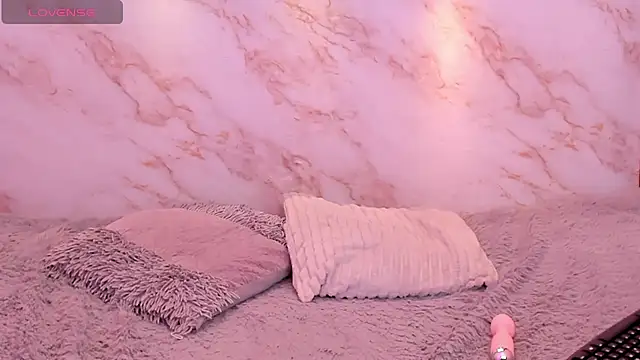 Dakota ferreti  online show from April 7, 2026, 1:07 am