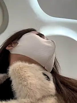 Seven-017 online show from December 18, 2025, 5:12 am