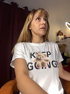 Snapshot of __PrettyWoman__ chatting on November 28, 2025, 12:11 am PrettyWoman online show from November 28, 2025, 12:11 am