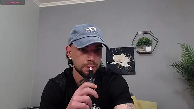 KaneHunter online show from May 17, 2026, 12:32 am