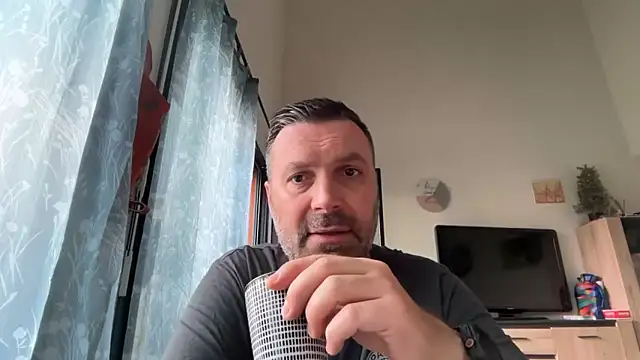 Snapshot of coolsmith81 chatting on June 15, 2026, 7:41 am coolsmith81 online show from June 15, 2026, 7:41 am