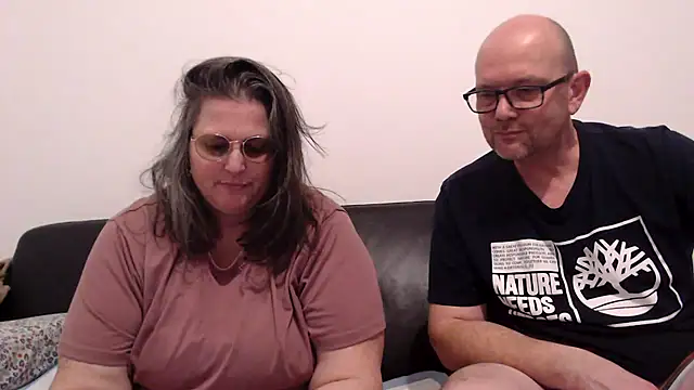 bea french curvy online show from February 8, 2026, 9:34 pm