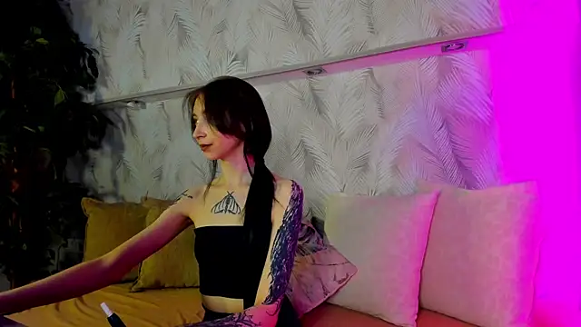 Snapshot of Ellen_Hops chatting on April 19, 2026, 8:59 am Ellen Hops online show from April 19, 2026, 8:59 am