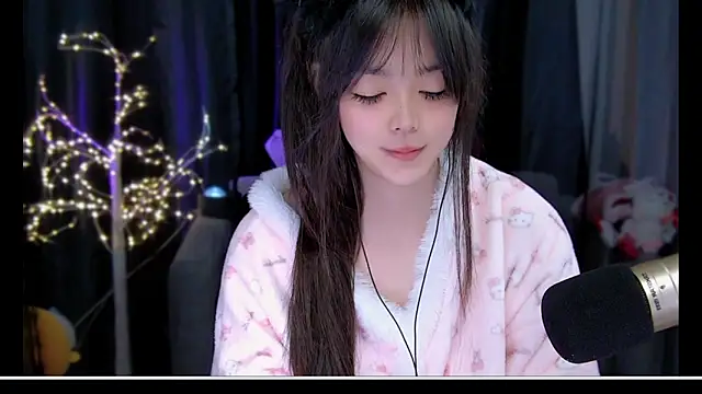 Snapshot of Guoguo_1 chatting on November 29, 2025, 8:03 am Guoguo 1 online show from November 29, 2025, 8:03 am