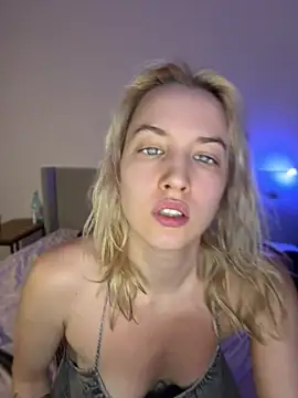 Snapshot of AmyAtlass chatting on June 5, 2026, 12:22 pm AmyAtlass online show from June 5, 2026, 12:22 pm