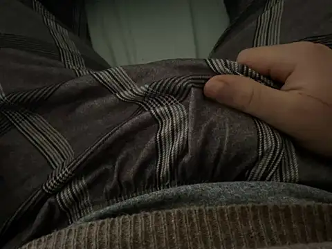 erdestruttor18 online show from February 4, 2026, 10:21 am