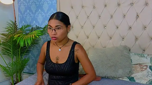 Snapshot of Miaa_Collinss chatting on November 28, 2025, 8:31 pm Miaa Collinss online show from November 28, 2025, 8:31 pm