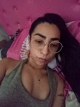 Snapshot of Yani-14 chatting on February 9, 2026, 8:29 pm Yani-14 online show from February 9, 2026, 8:29 pm