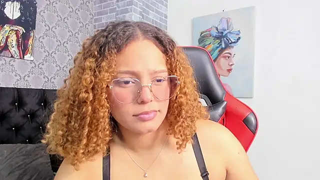 Snapshot of Crystal_bunn chatting on November 29, 2025, 5:57 pm Crystal bunn online show from November 29, 2025, 5:57 pm