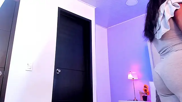 Snapshot of salome_moon_ chatting on February 4, 2026, 12:00 pm salome moon online show from February 4, 2026, 12:00 pm