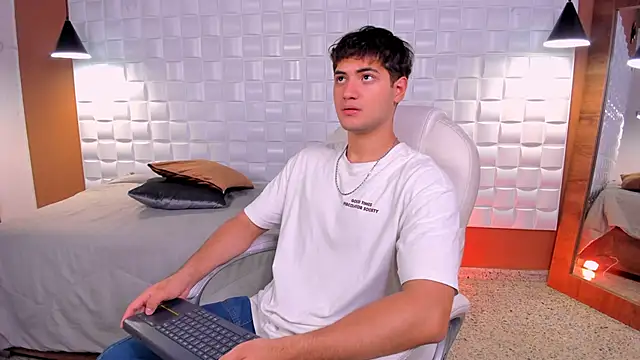 KaelSwitch online show from December 19, 2025, 7:49 pm