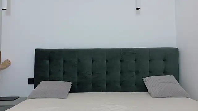 Snapshot of AnnaBenet chatting on February 3, 2026, 6:35 pm AnnaBenet online show from February 3, 2026, 6:35 pm