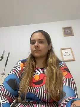 Snapshot of LoreinnFox chatting on April 23, 2026, 3:57 am LoreinnFox online show from April 23, 2026, 3:57 am