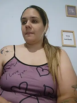 Snapshot of LoreinnFox chatting on May 5, 2026, 3:20 am LoreinnFox online show from May 5, 2026, 3:20 am