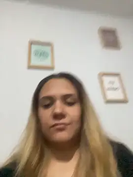 Snapshot of LoreinnFox chatting on April 11, 2026, 5:48 am LoreinnFox online show from April 11, 2026, 5:48 am