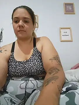 Snapshot of LoreinnFox chatting on May 21, 2026, 8:28 pm LoreinnFox online show from May 21, 2026, 8:28 pm