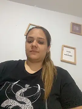 Snapshot of LoreinnFox chatting on April 9, 2026, 4:14 am LoreinnFox online show from April 9, 2026, 4:14 am