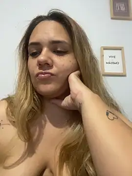 Snapshot of LoreinnFox chatting on April 11, 2026, 7:45 am LoreinnFox online show from April 11, 2026, 7:45 am