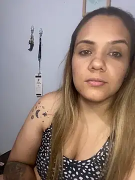 Snapshot of LoreinnFox chatting on April 19, 2026, 5:19 am LoreinnFox online show from April 19, 2026, 5:19 am