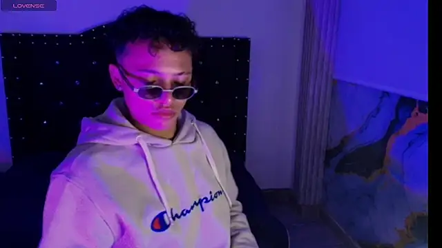 Snapshot of thian_blakee chatting on December 2, 2025, 3:30 am thian blakee online show from December 2, 2025, 3:30 am