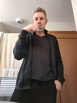 lorisaux online show from April 24, 2026, 6:15 am