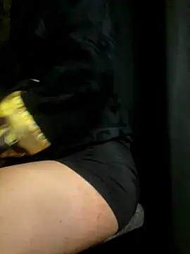 Snapshot of mcylzsd chatting on November 27, 2025, 1:17 am mcylzsd online show from November 27, 2025, 1:17 am