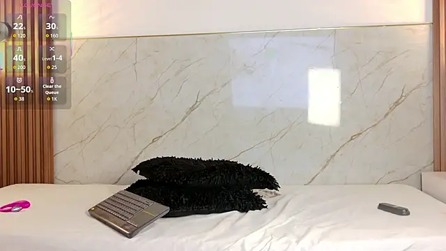 Snapshot of Little_michiko chatting on December 20, 2025, 10:45 pm Little michiko online show from December 20, 2025, 10:45 pm