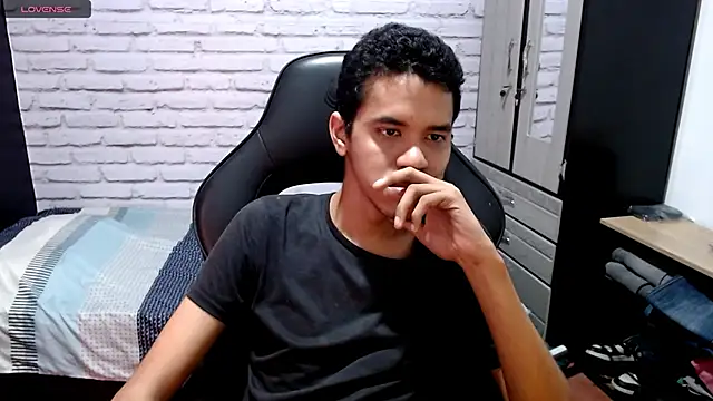 Snapshot of not4work chatting on March 15, 2026, 2:40 am not4work online show from March 15, 2026, 2:40 am