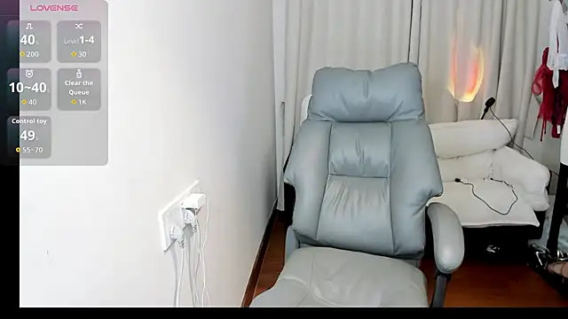 linlinjiang33 online show from April 16, 2026, 2:56 am