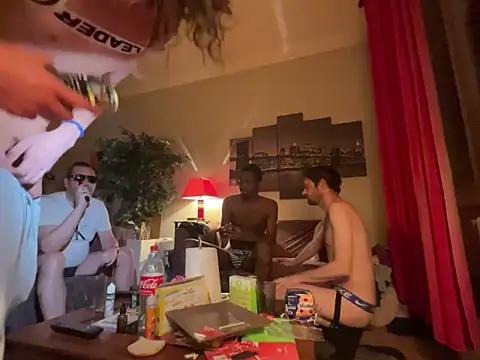 Snapshot of vincedeluxe2A chatting on February 21, 2026, 12:34 am vincedeluxe2A online show from February 21, 2026, 12:34 am