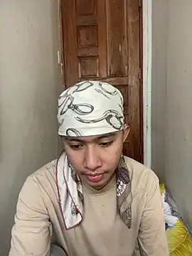 asiantwink0000 online show from February 5, 2026, 11:55 pm