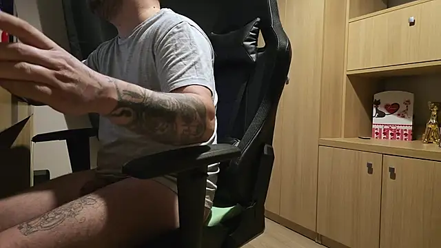 kevinnlovelly online show from February 16, 2026, 7:34 pm