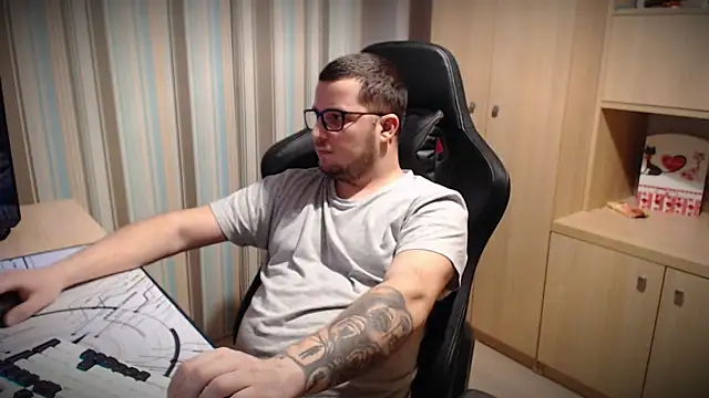 Snapshot of kevinnlovelly chatting on November 27, 2025, 6:19 pm kevinnlovelly online show from November 27, 2025, 6:19 pm