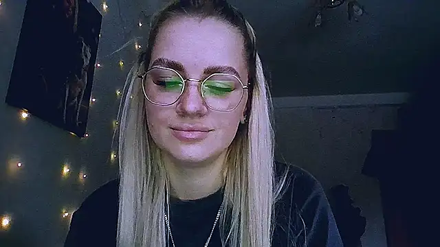 Snapshot of Whitehex666 chatting on January 7, 2026, 11:04 am Whitehex666 online show from January 7, 2026, 11:04 am