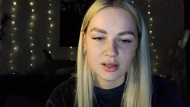 Snapshot of Whitehex666 chatting on December 4, 2025, 4:39 pm Whitehex666 online show from December 4, 2025, 4:39 pm