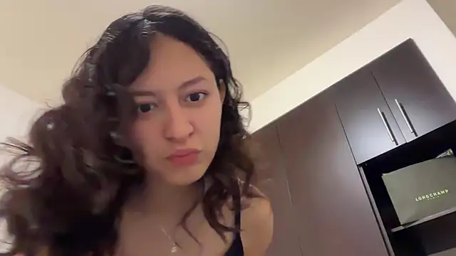 Alicatcua  online show from February 9, 2026, 3:04 am