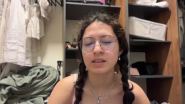 Snapshot of Alicatcua_ chatting on June 11, 2026, 2:11 am Alicatcua online show from June 11, 2026, 2:11 am