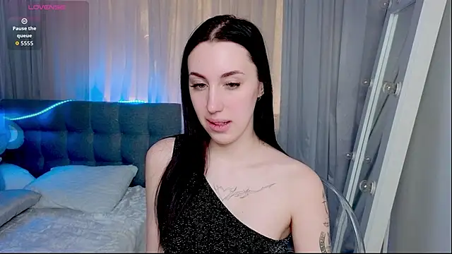 Miss  Linn online show from February 4, 2026, 11:49 am