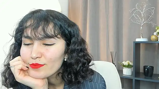 Snapshot of GilmaFaurot chatting on December 1, 2025, 8:32 pm GilmaFaurot online show from December 1, 2025, 8:32 pm