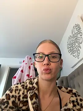 Snapshot of RosieLovexoxx chatting on November 30, 2025, 2:51 pm RosieLovexoxx online show from November 30, 2025, 2:51 pm