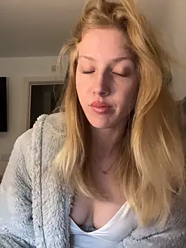 Snapshot of RosieLovexoxx chatting on January 6, 2026, 1:15 pm RosieLovexoxx online show from January 6, 2026, 1:15 pm