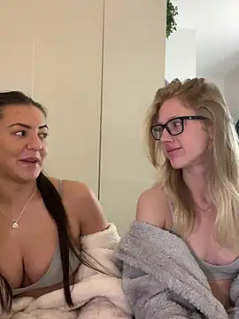 Snapshot of RosieLovexoxx chatting on January 9, 2026, 6:15 pm RosieLovexoxx online show from January 9, 2026, 6:15 pm