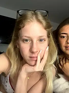 Snapshot of RosieLovexoxx chatting on January 13, 2026, 5:17 pm RosieLovexoxx online show from January 13, 2026, 5:17 pm