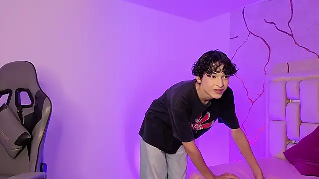 Snapshot of SthepanodiMonaco chatting on February 13, 2026, 8:20 pm SthepanodiMonaco online show from February 13, 2026, 8:20 pm